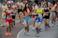2013奥森光猪跑举行