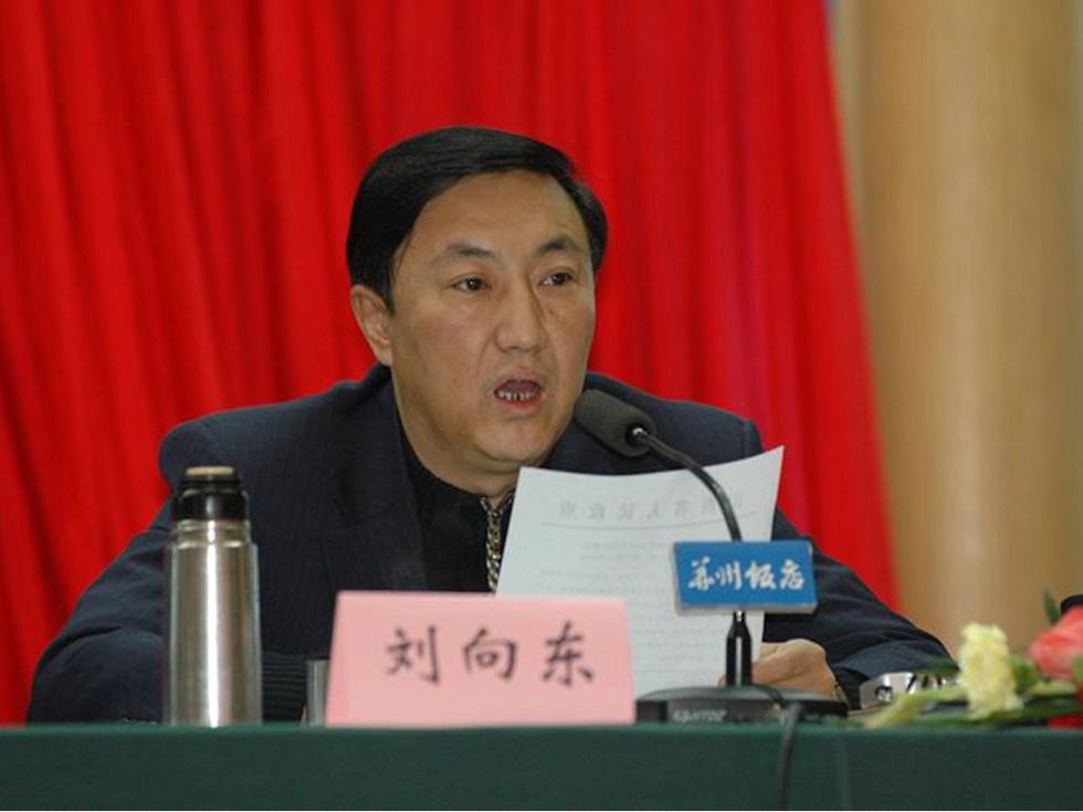家财2亿装穷借车开
